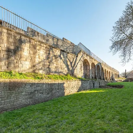 아파트 Walls View